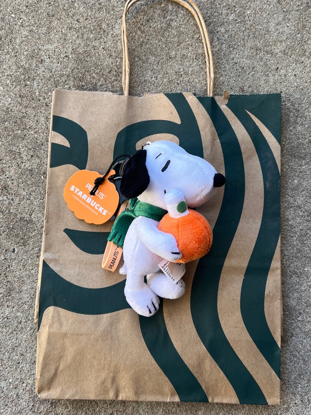 Starbucks Peanuts Snoopy Plush Keychain new